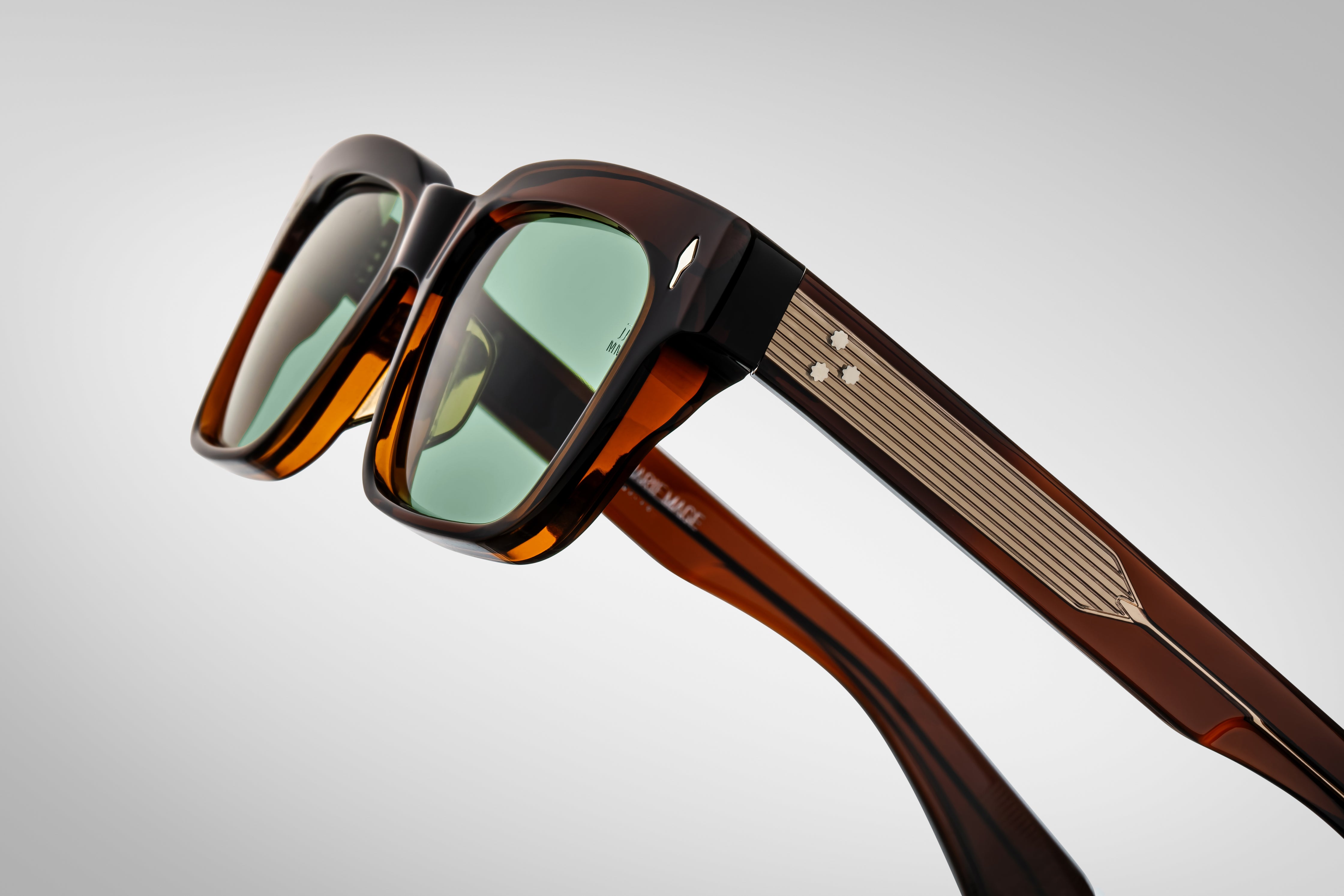 マリンモンローミラー The MM.100 is carefully curated to represent the influence and